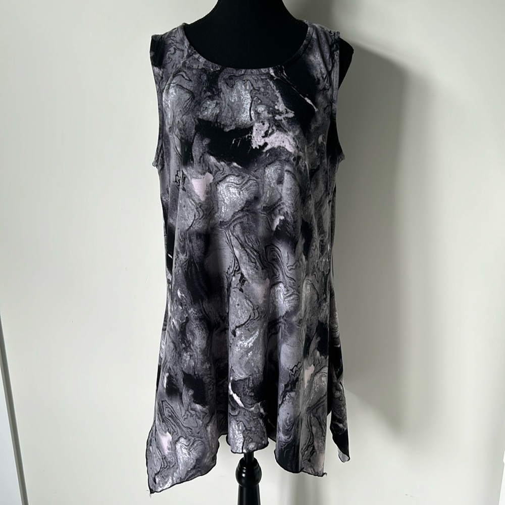 Sleeveless High Low Top